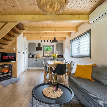 Holiday home Dream Z Tarasem I Ogrodem, Szybkim Wi-fi 600mb I Vod, Parking Free Ev