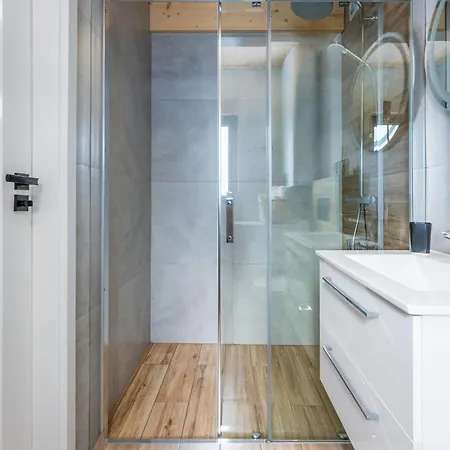 Dream - Ogrod 600m2, Wifi 600mb, Gaming, Klimatyzacja, Ev Wallbox 11kw